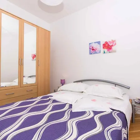 Two-bedroom In Okrug Gornji Iv Apartment