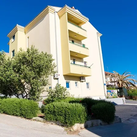 Two-bedroom In Okrug Gornji Iv Trogir