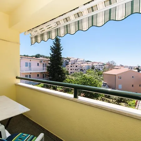Two-bedroom In Okrug Gornji Iv *