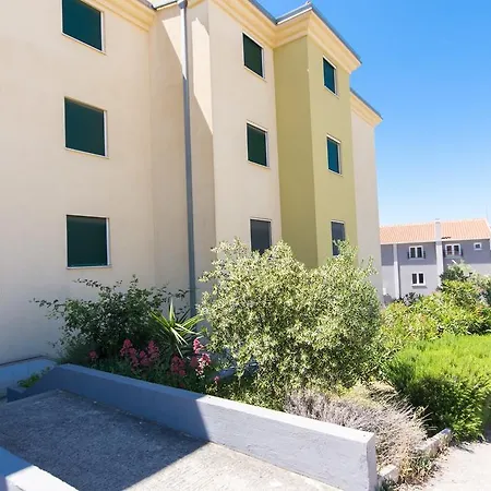 Two-bedroom In Okrug Gornji Iv Apartment Trogir